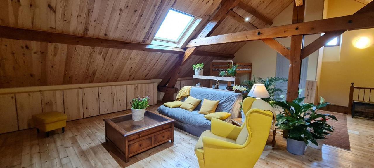 Loft Mansarde Du Train Jaune Avec Vue Sur Les Montagnes Saillagouse Exterior foto
