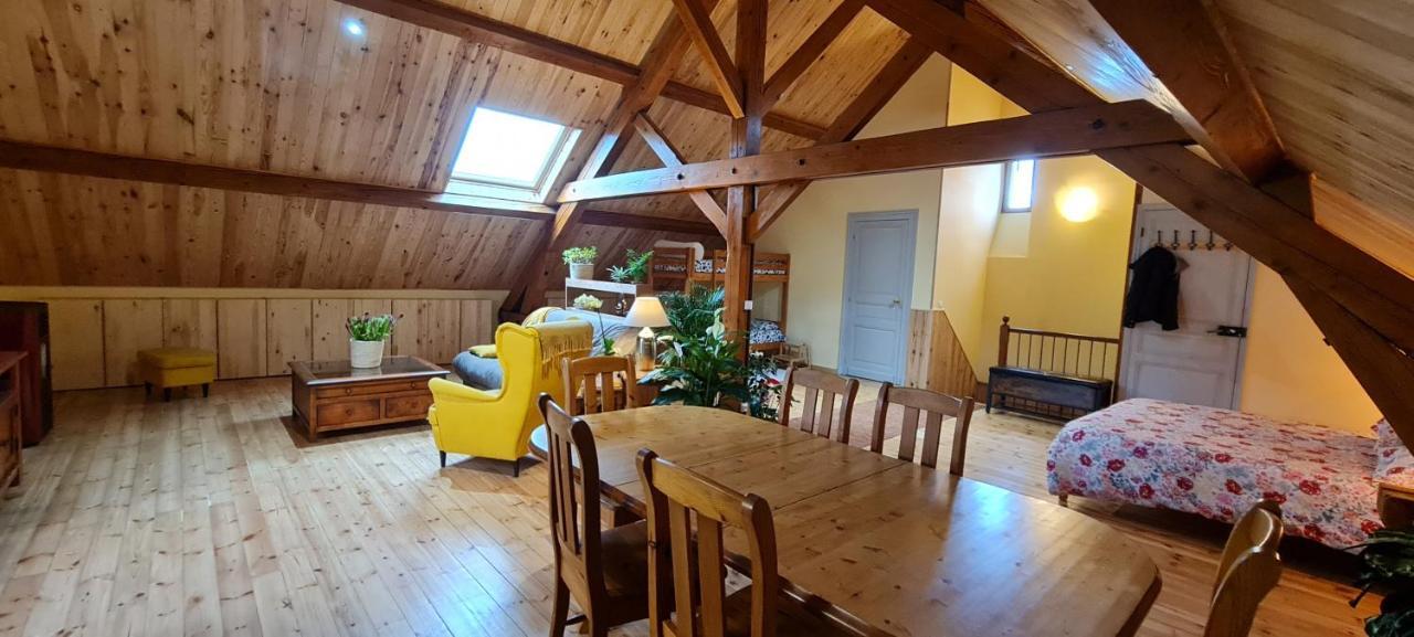 Loft Mansarde Du Train Jaune Avec Vue Sur Les Montagnes Saillagouse Exterior foto