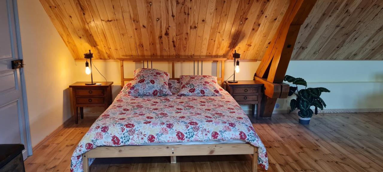 Loft Mansarde Du Train Jaune Avec Vue Sur Les Montagnes Saillagouse Exterior foto